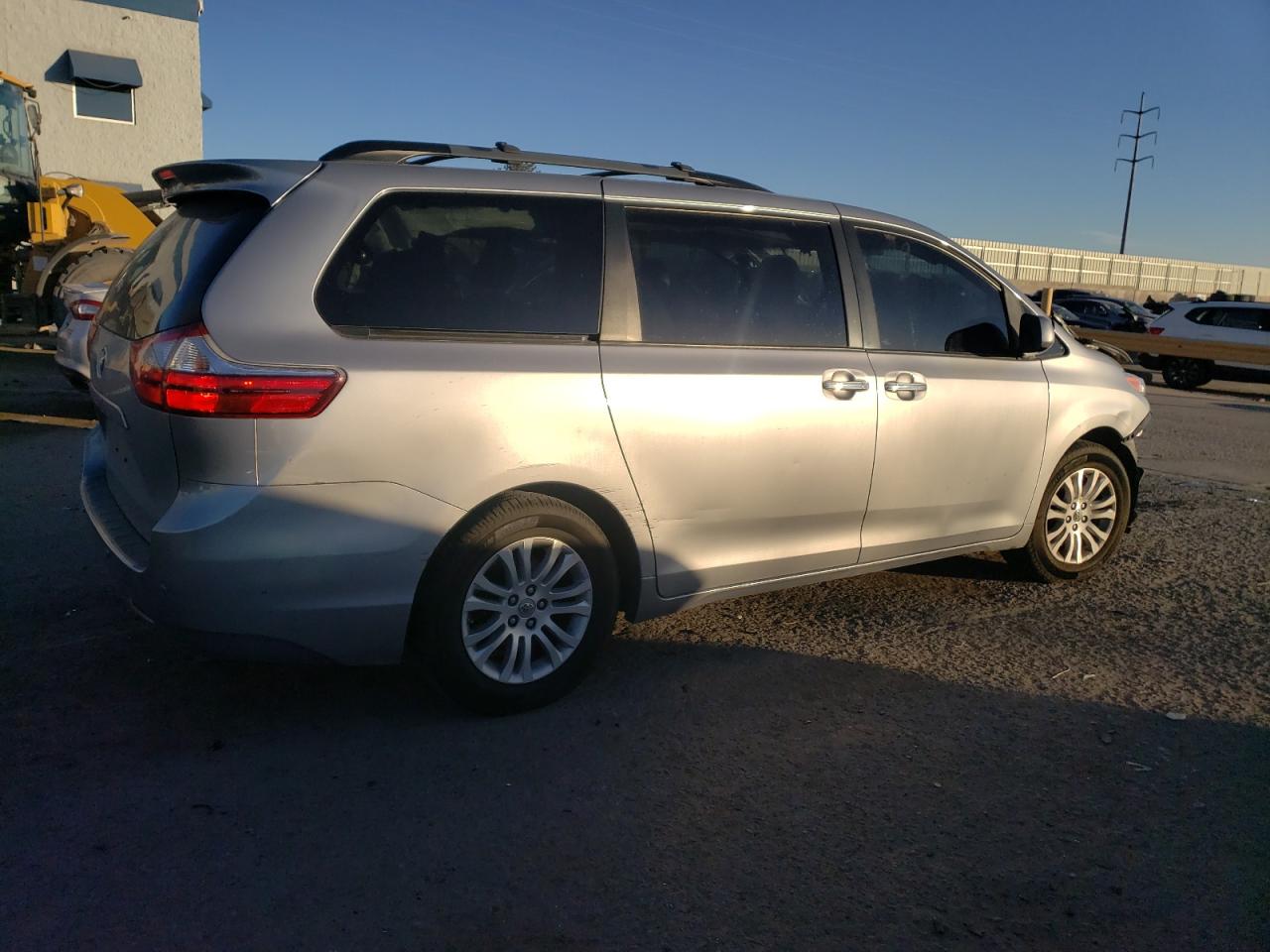 2015 Toyota Sienna - Image 3