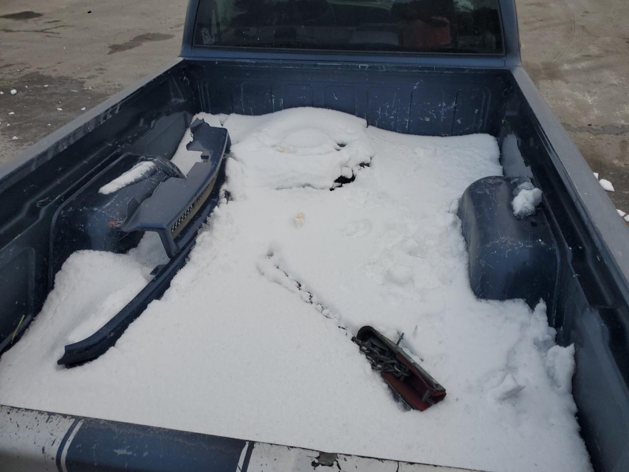 2003 Chevrolet S-10 Pickup - Image 10