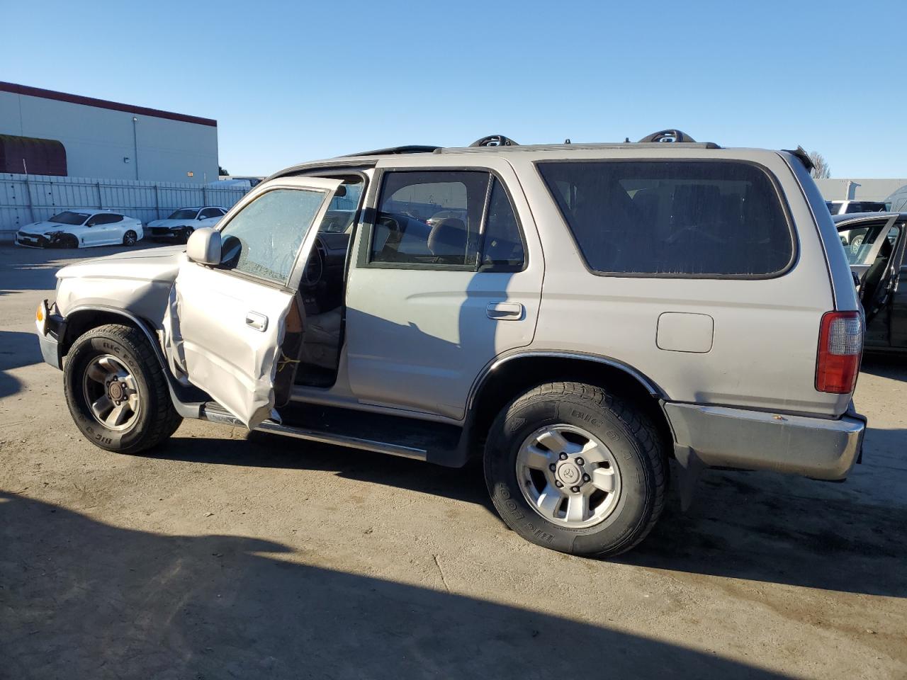 2000 Toyota 4Runner - Image 2