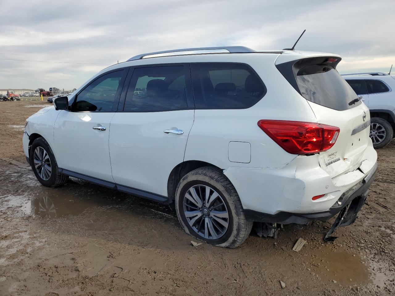 2018 Nissan Pathfinder - Image 2