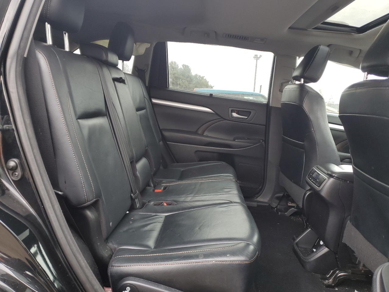 2016 Toyota Highlander - Image 11