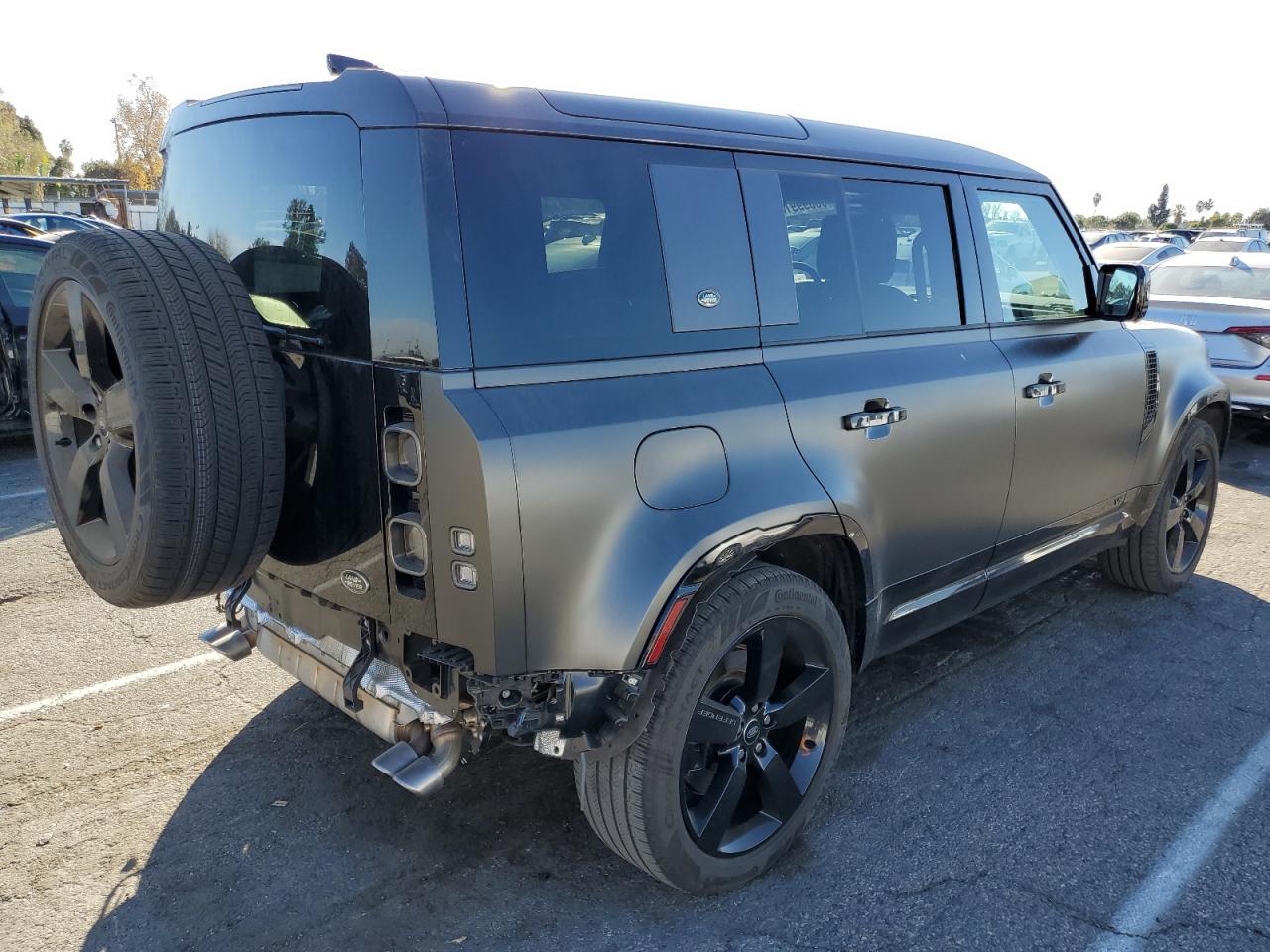 2023 Land Rover Defender - Image 3