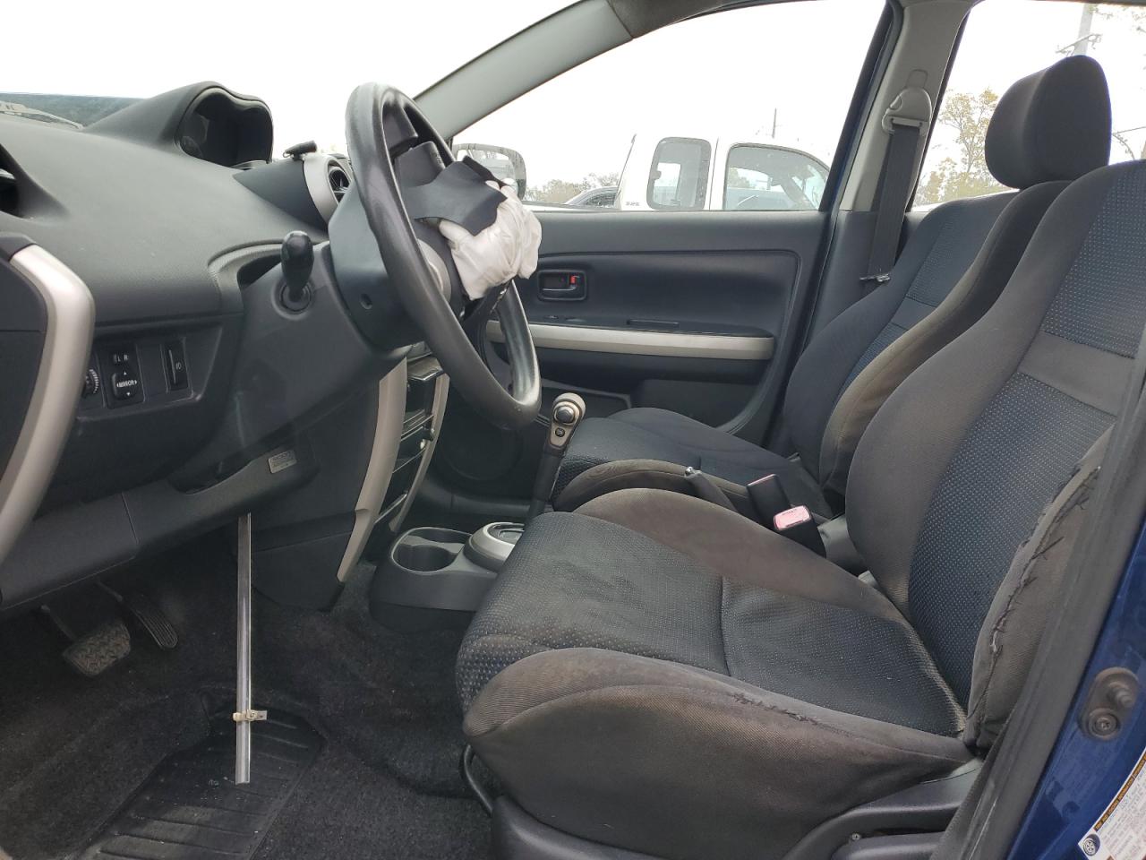 2005 Toyota xA - Image 7