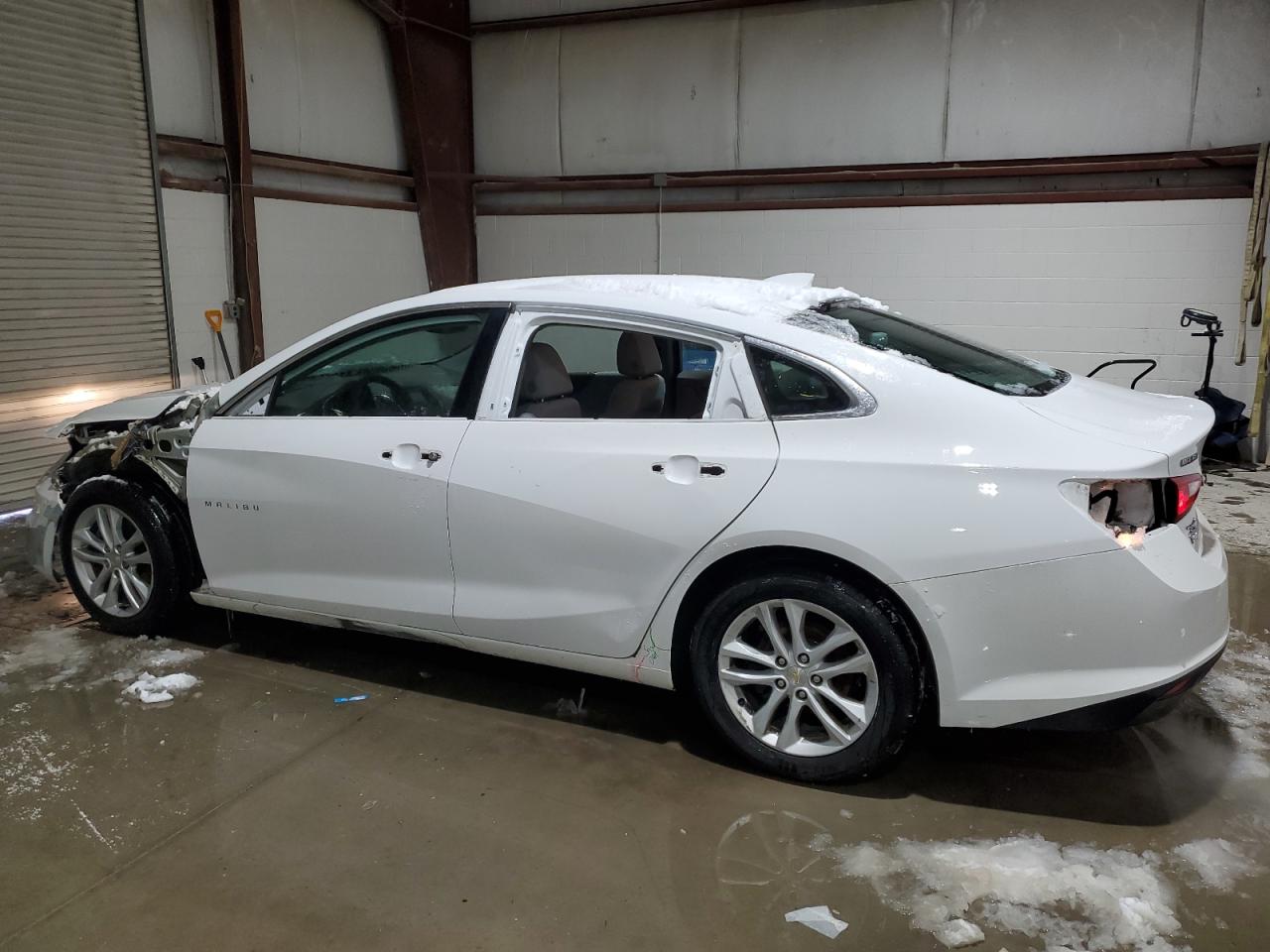 2016 Chevrolet Malibu - Image 2