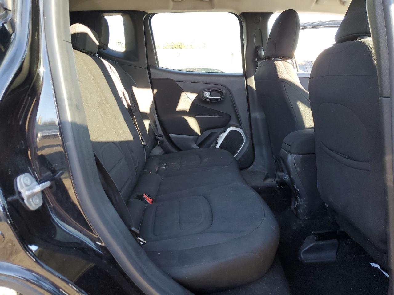 2018 Jeep Renegade - Image 11