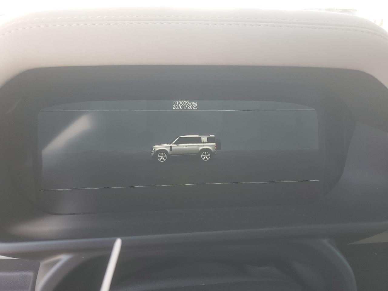 2021 Land Rover Defender - Image 9