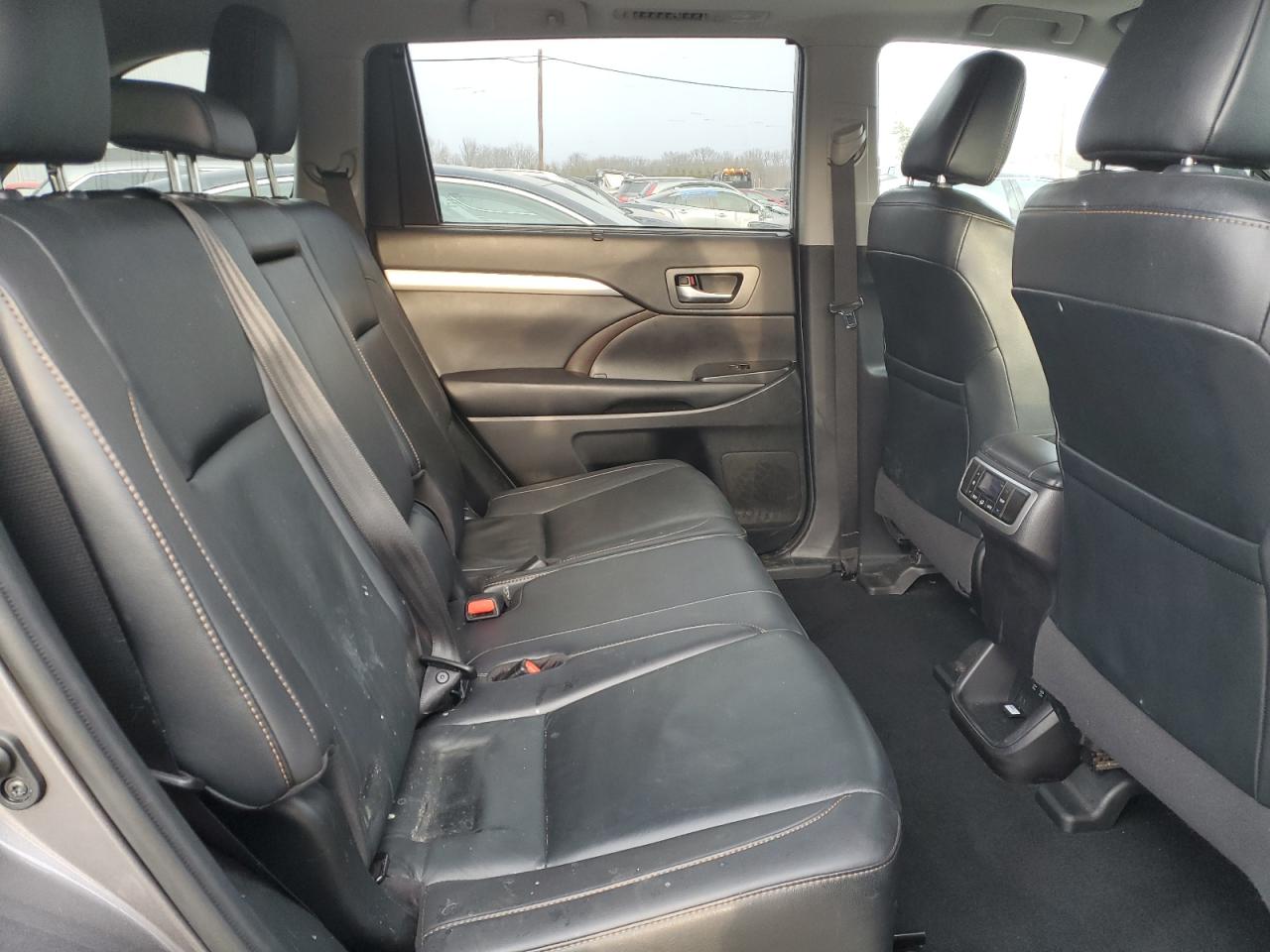 2019 Toyota Highlander - Image 11
