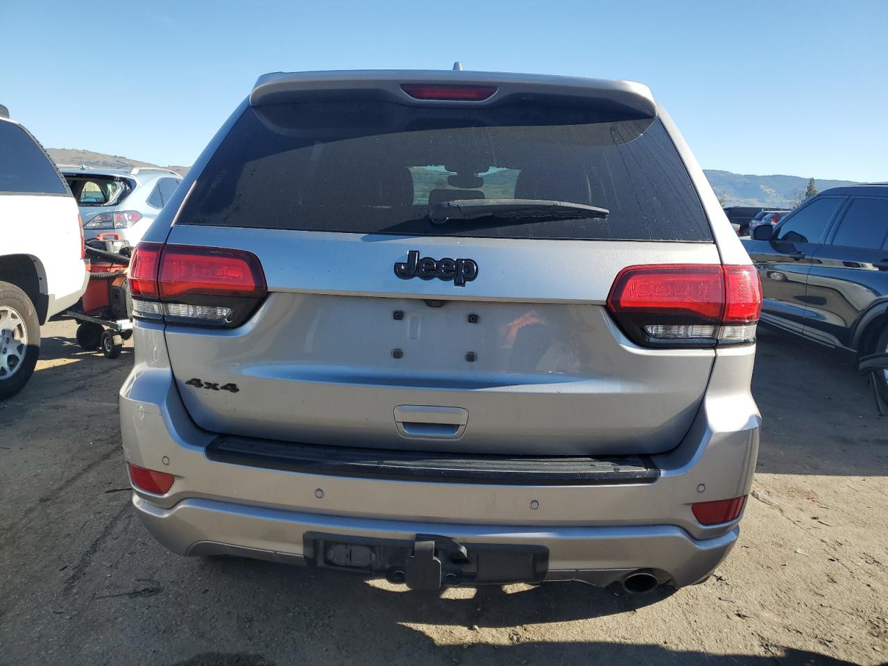 2017 Jeep Grand Cherokee - Image 6