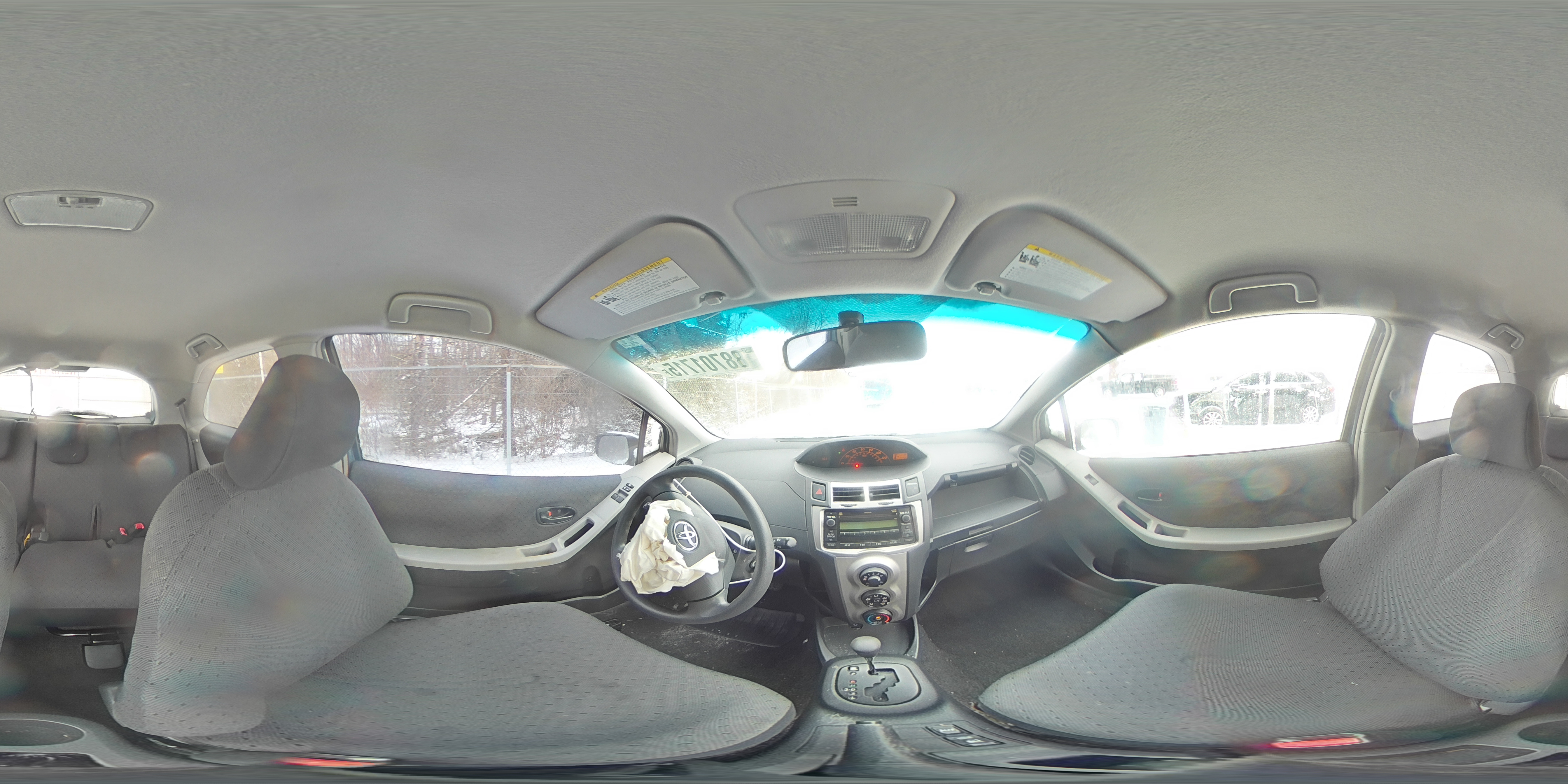 2010 Toyota Yaris - Image 13