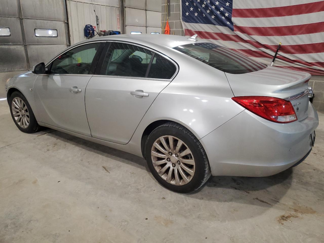 2011 Buick Regal - Image 2