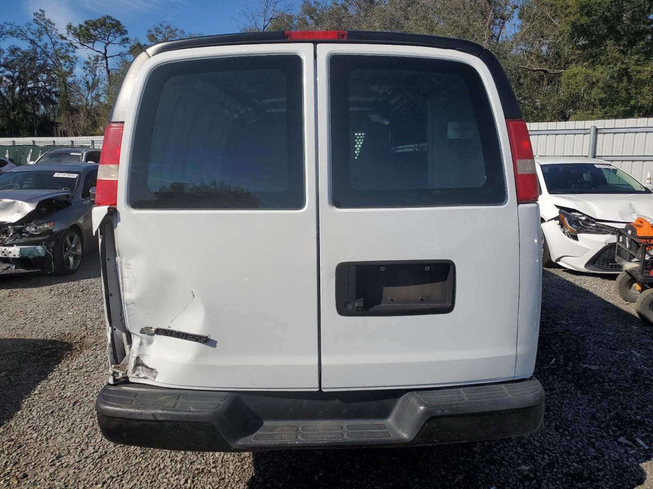 2017 Chevrolet Express - Image 6