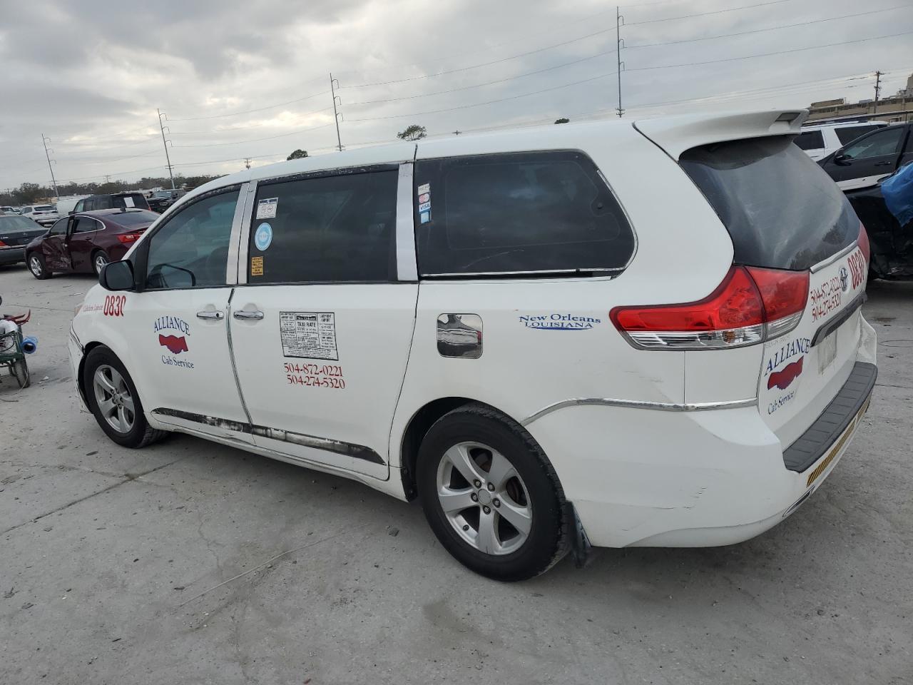 2014 Toyota Sienna - Image 2