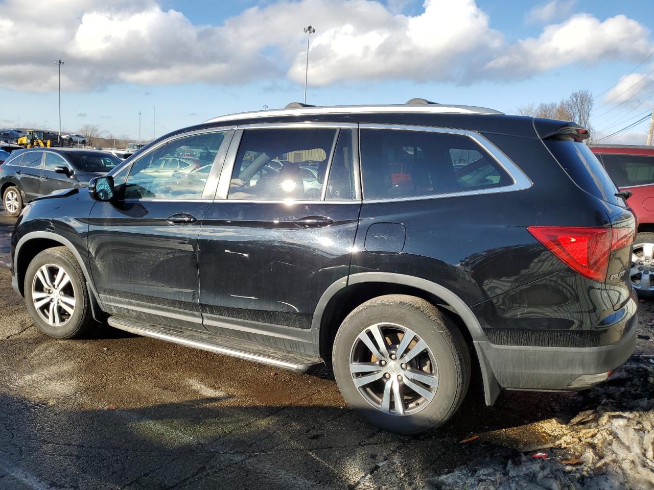 2017 Honda Pilot - Image 2