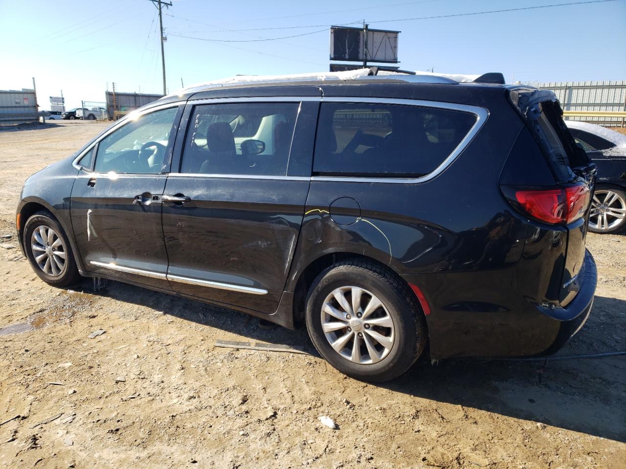 2019 Chrysler Pacifica - Image 2