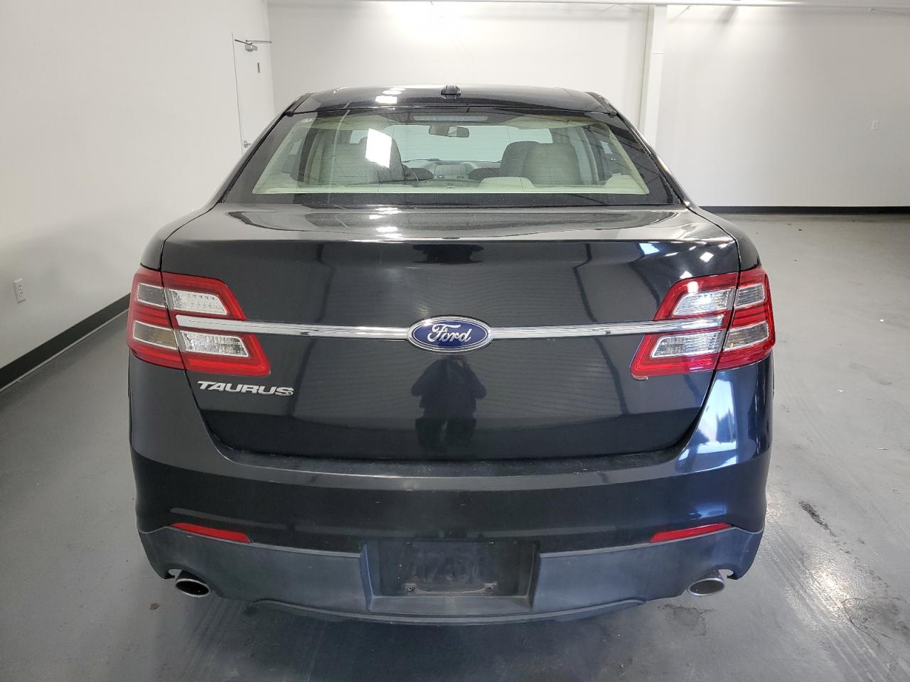 2014 Ford Taurus - Image 6