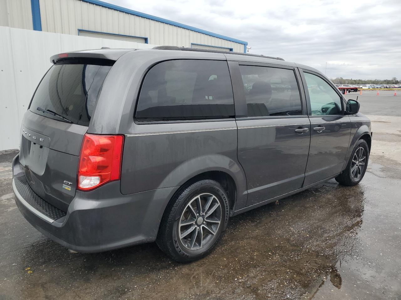 2018 Dodge Caravan - Image 3