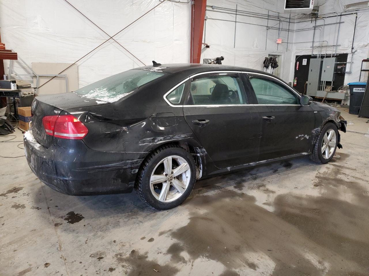 2014 Volkswagen Passat - Image 3
