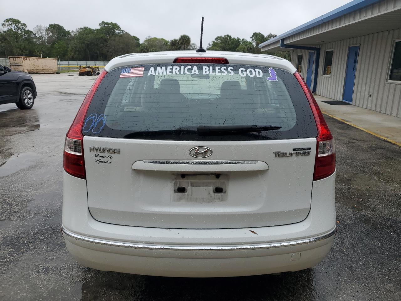 2012 Hyundai Elantra - Image 6