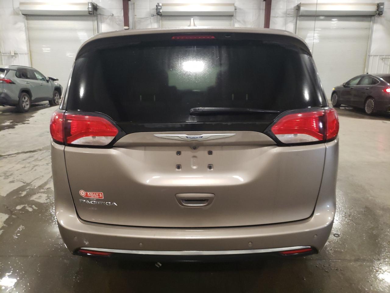 2017 Chrysler Pacifica - Image 6