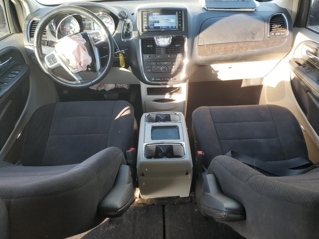 2011 Chrysler Town & Country - Image 8
