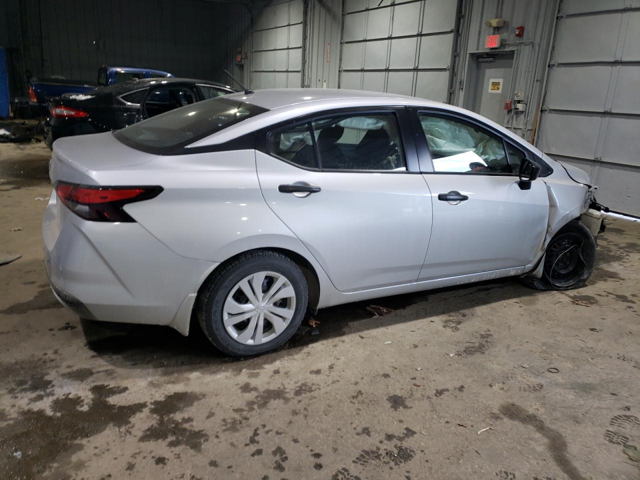 2021 Nissan Versa - Image 3
