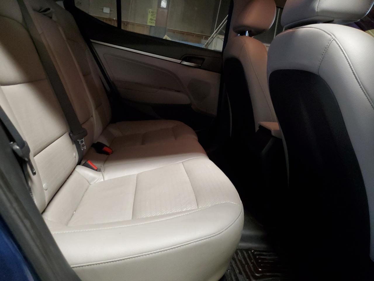 2017 Hyundai Elantra - Image 11
