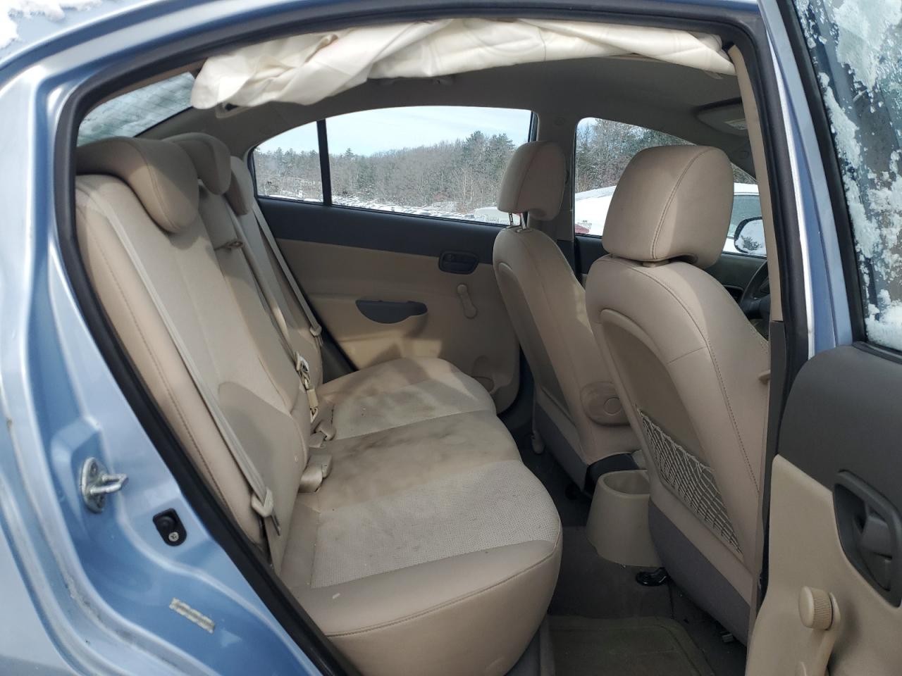 2011 Hyundai Accent - Image 10