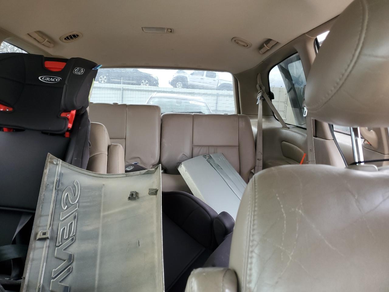 2000 Toyota Sienna - Image 10