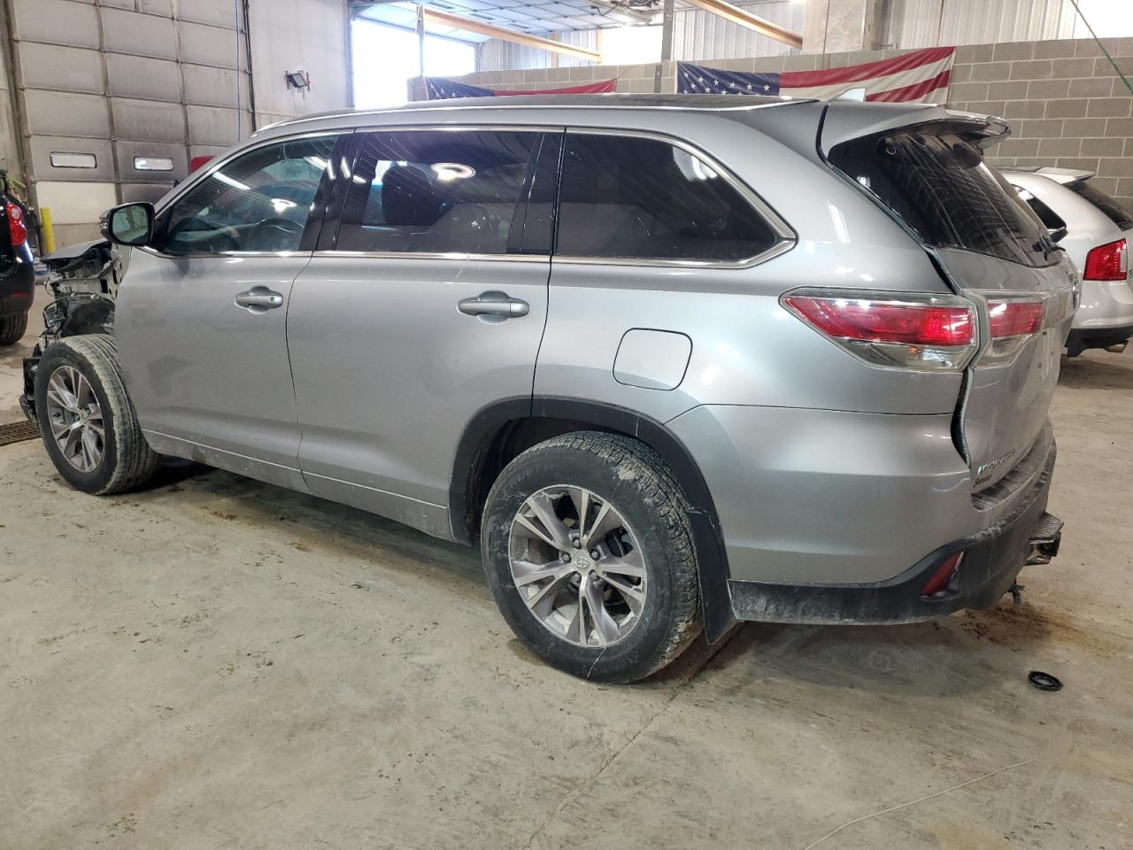 2014 Toyota Highlander - Image 2