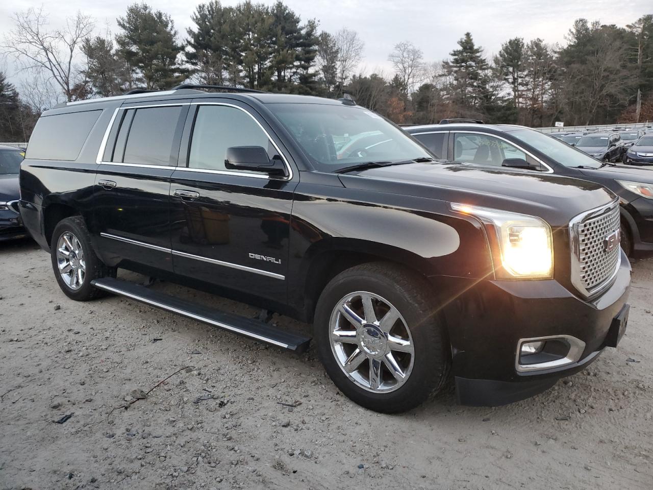 2015 GMC Yukon - Image 4
