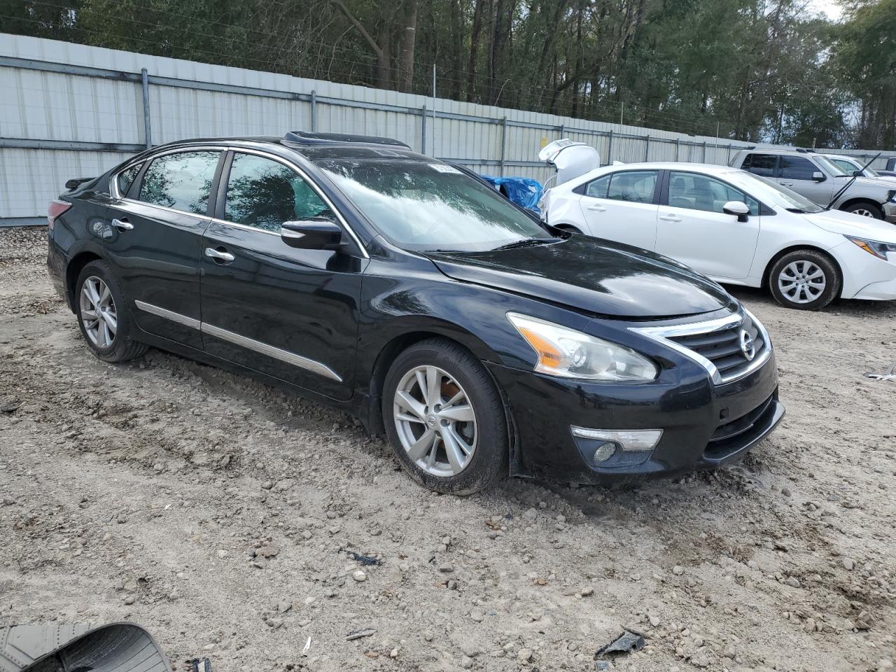 2015 Nissan Altima - Image 4