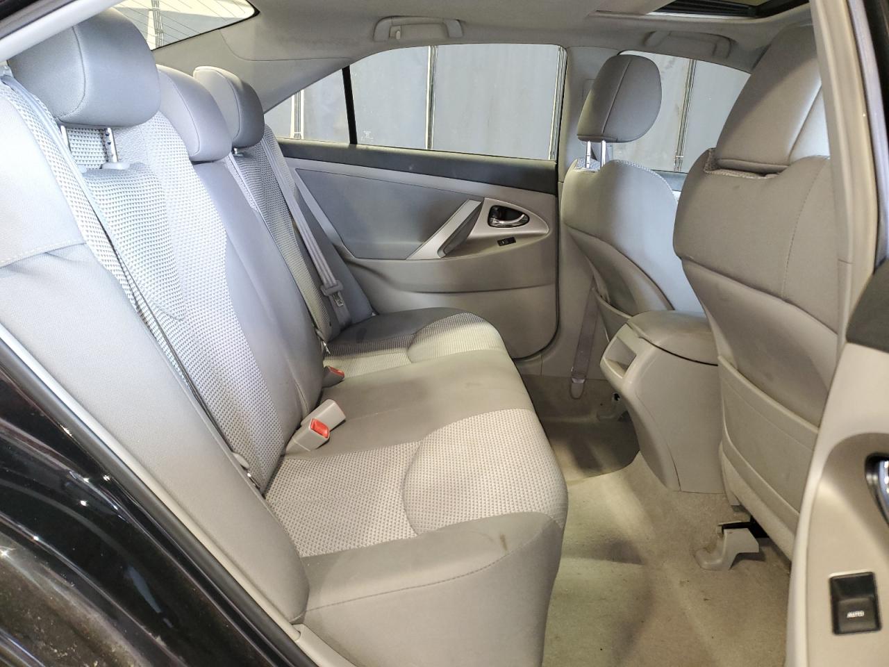 2010 Toyota Camry - Image 10