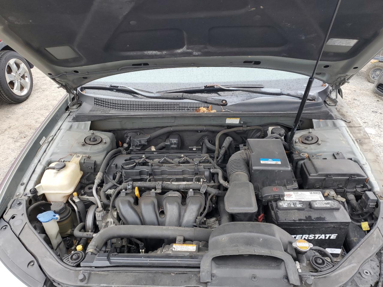 2010 Hyundai Sonata - Image 11