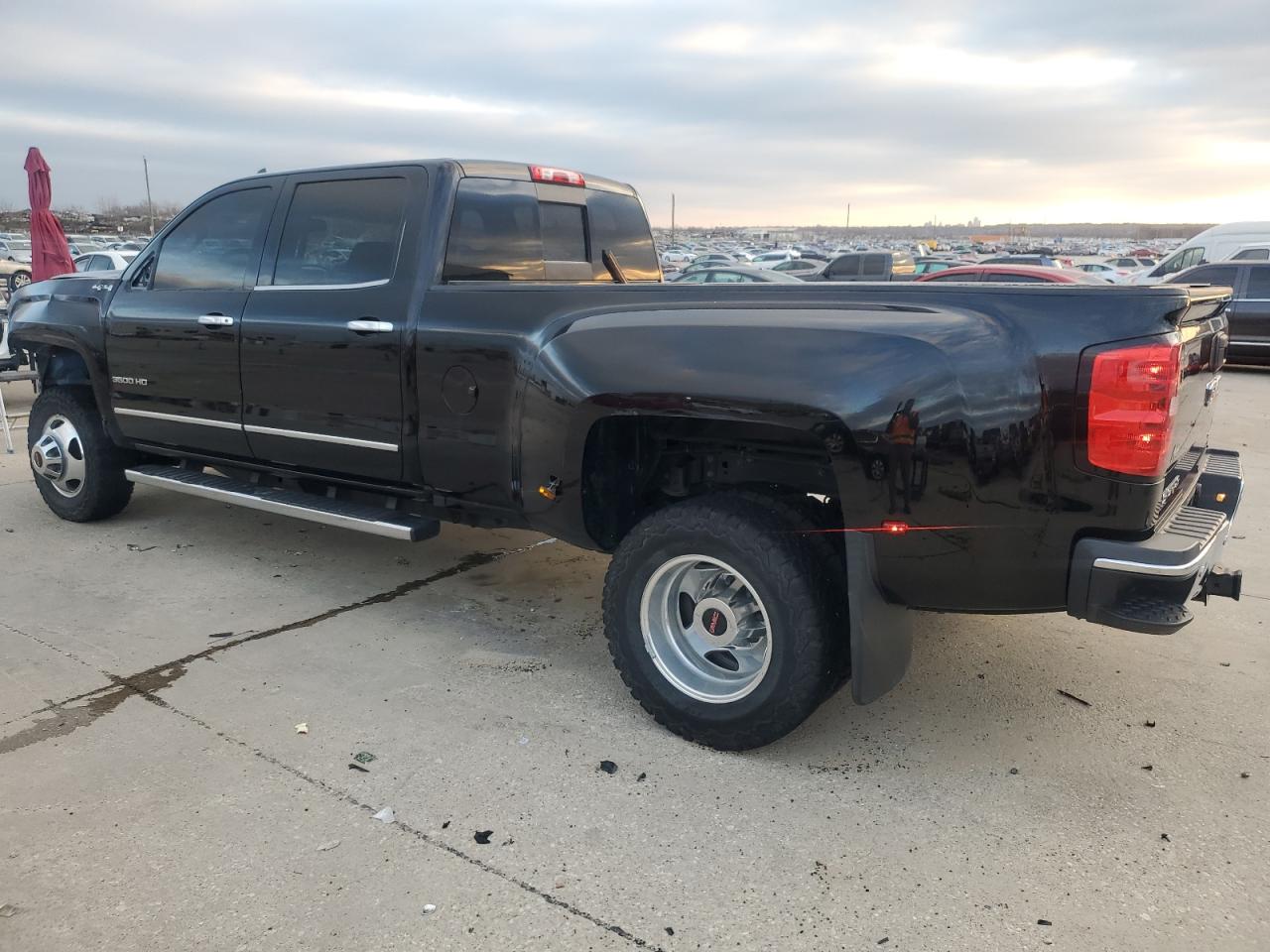 2016 GMC Sierra - Image 2