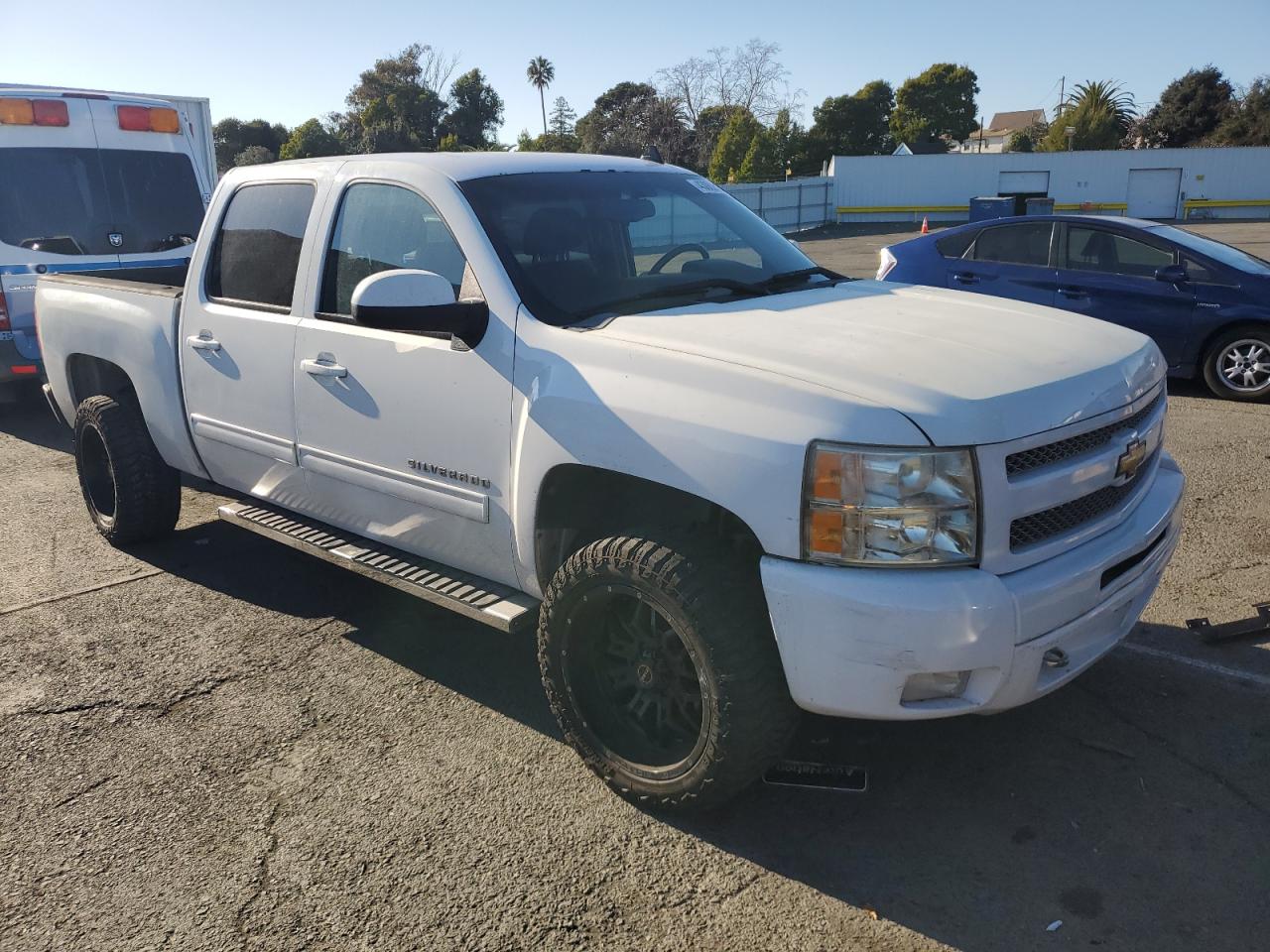 2011 Chevrolet Silverado - Image 4