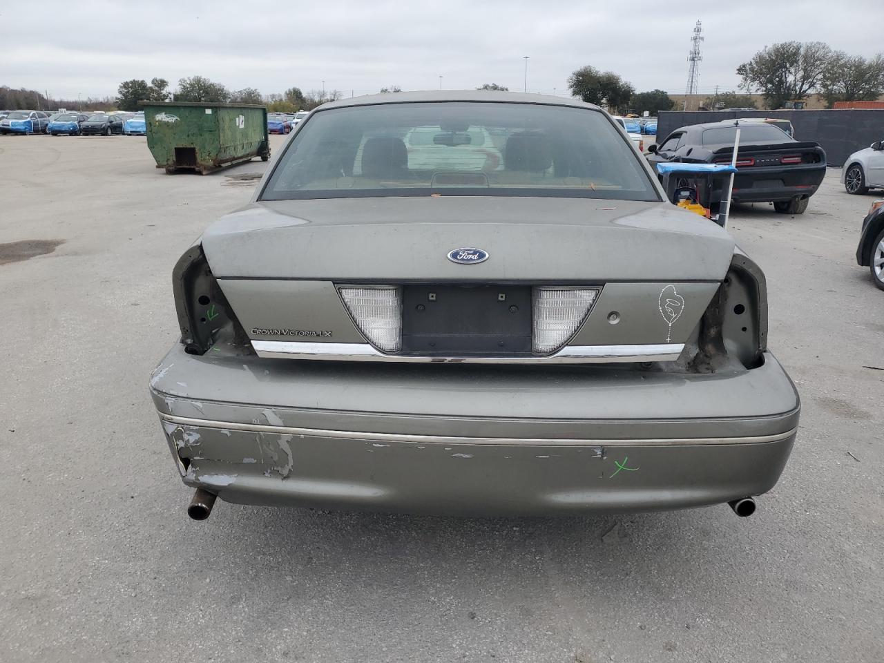 2003 Ford Crown Victoria - Image 6