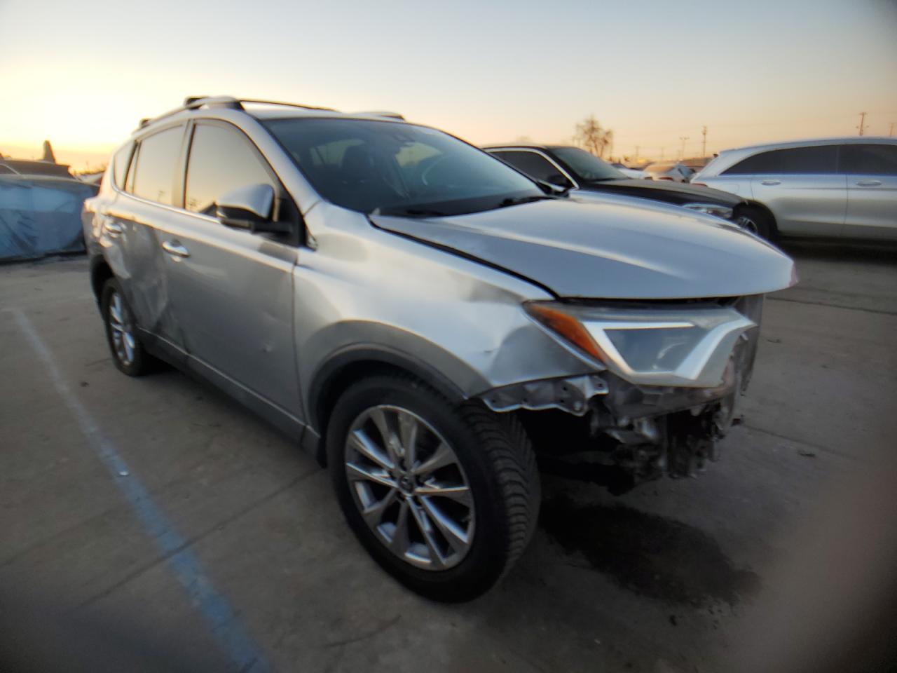 VIN 2T3YFREV8GW245452 2016 TOYOTA RAV4 no.4