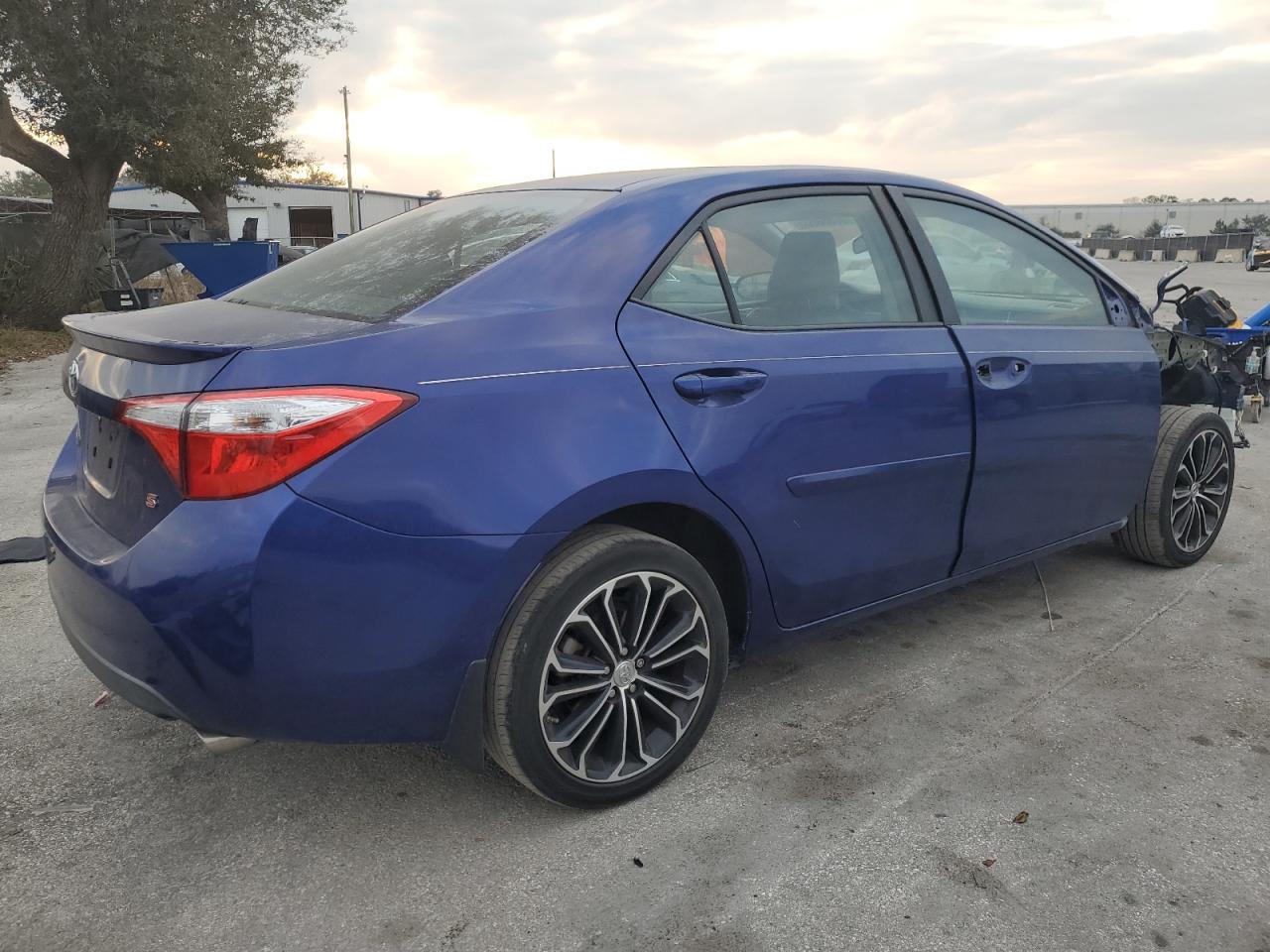 VIN 2T1BURHE3GC533963 2016 TOYOTA COROLLA no.3