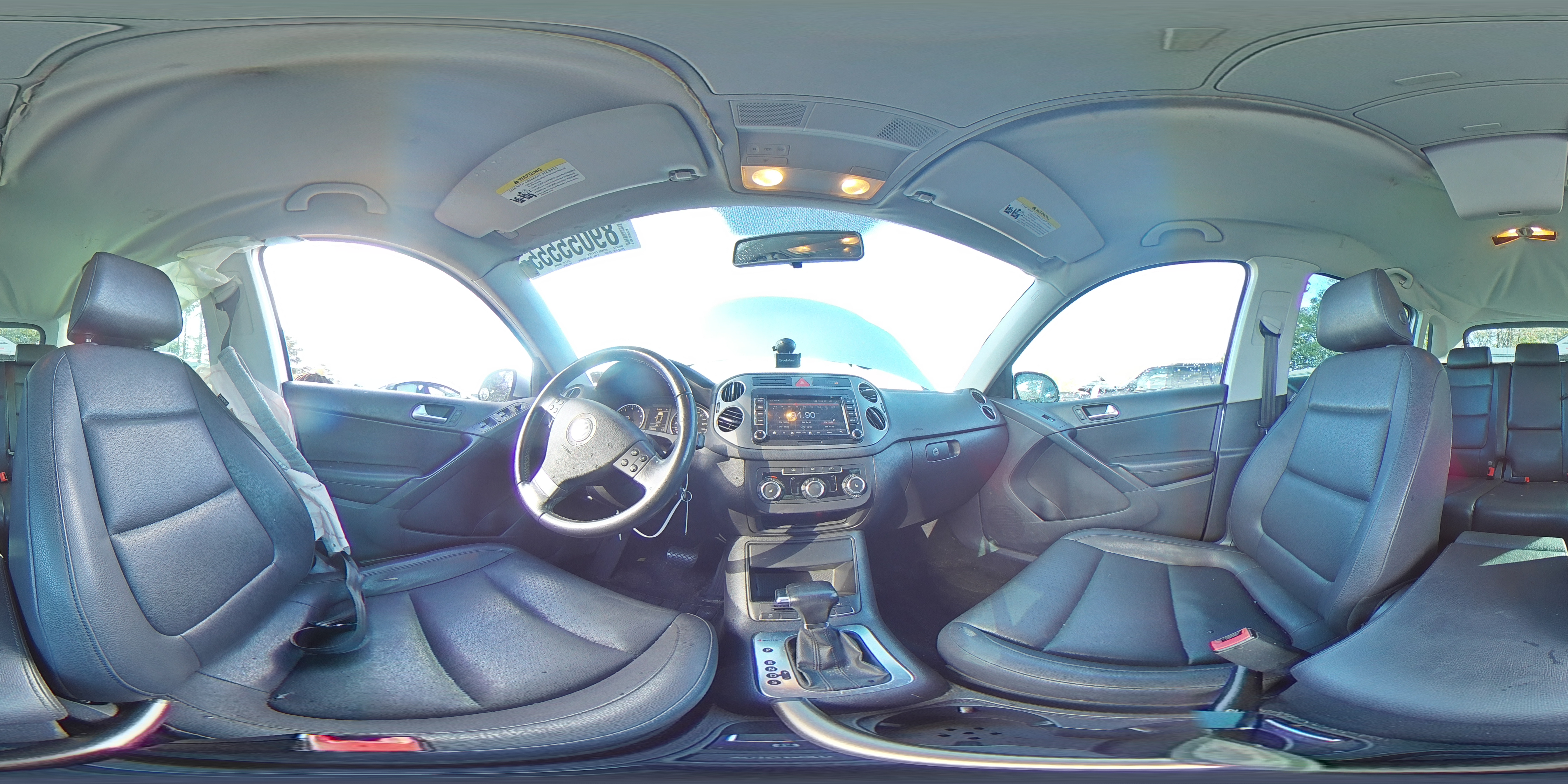 2010 Volkswagen Tiguan - Image 14