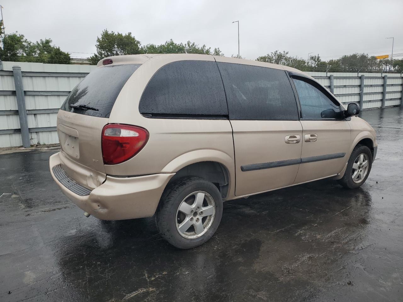 2005 Dodge Caravan - Image 3