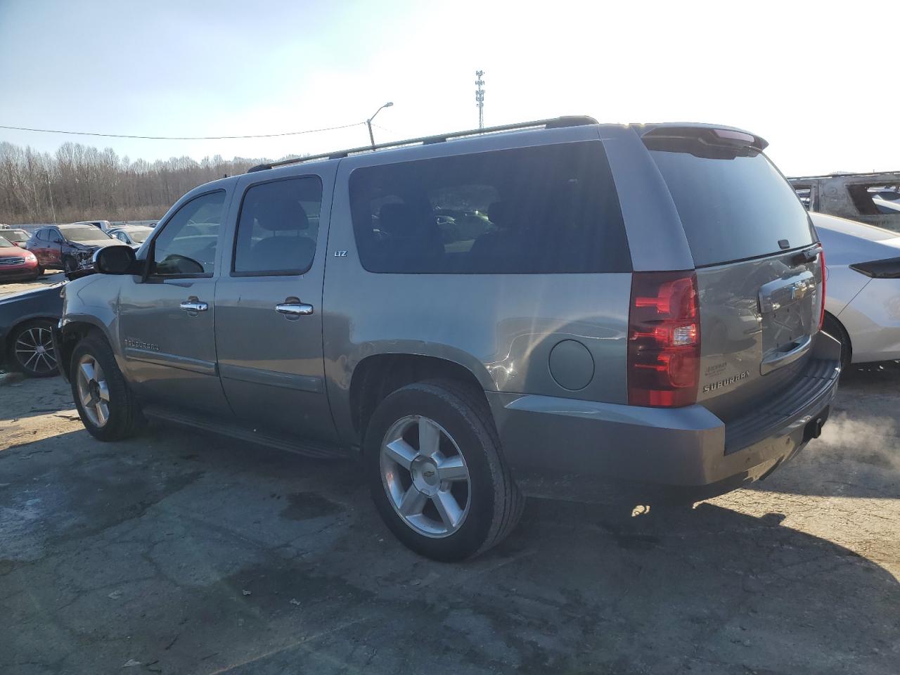 2007 Chevrolet Suburban - Image 2