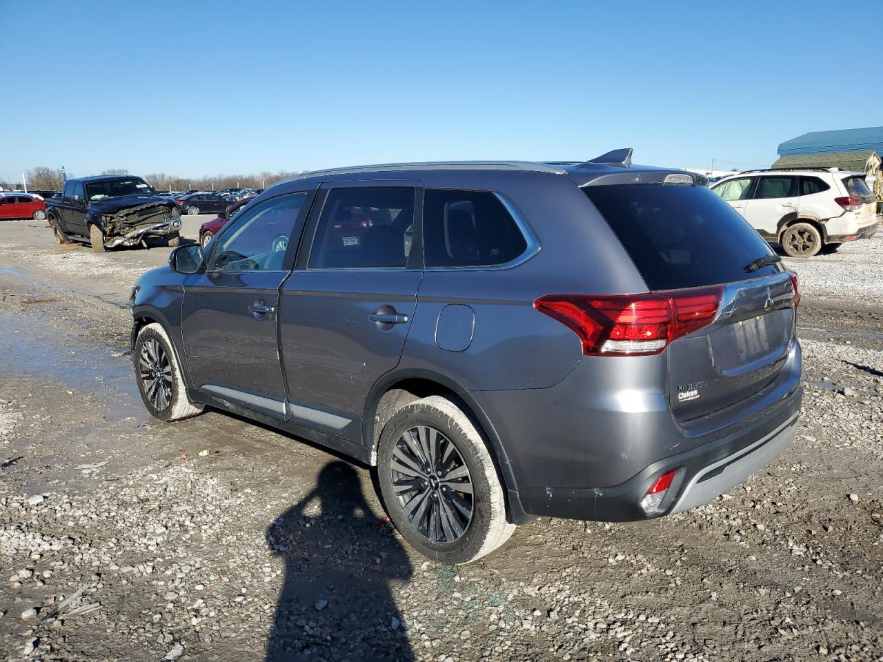 2019 Mitsubishi Outlander - Image 2