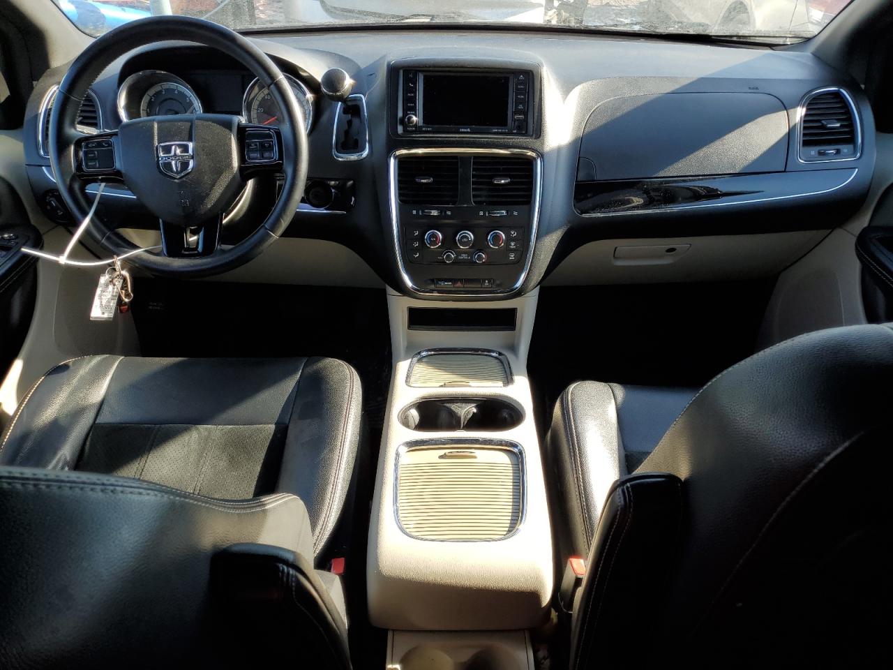 2017 Dodge Caravan - Image 8