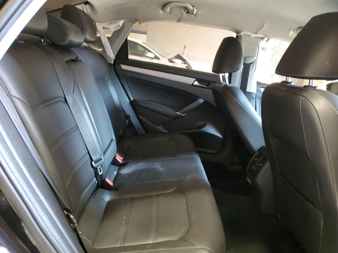 2020 Volkswagen Passat - Image 10