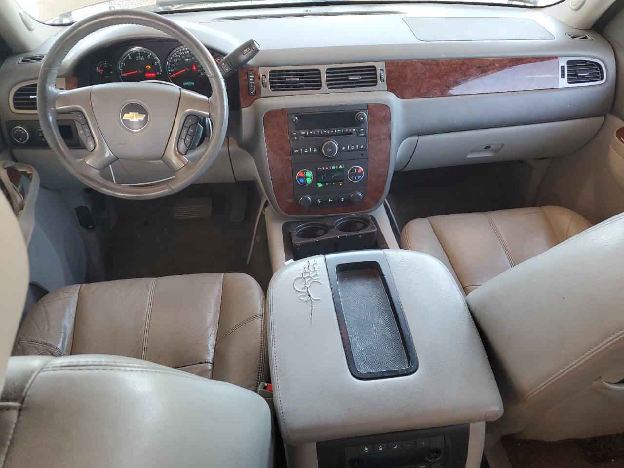 2014 Chevrolet Suburban - Image 8