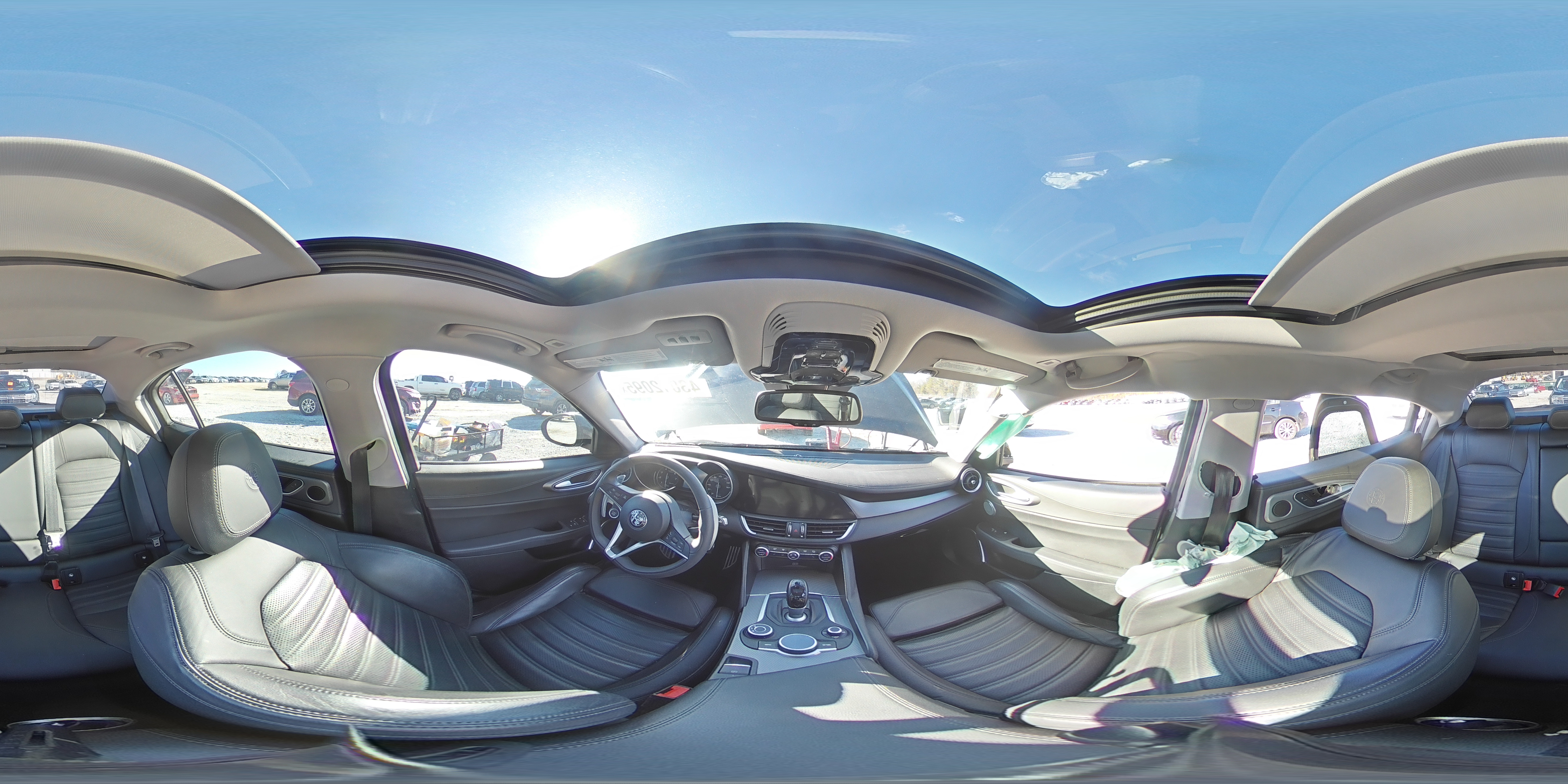 2019 Alfa Romeo Giulia - Image 13