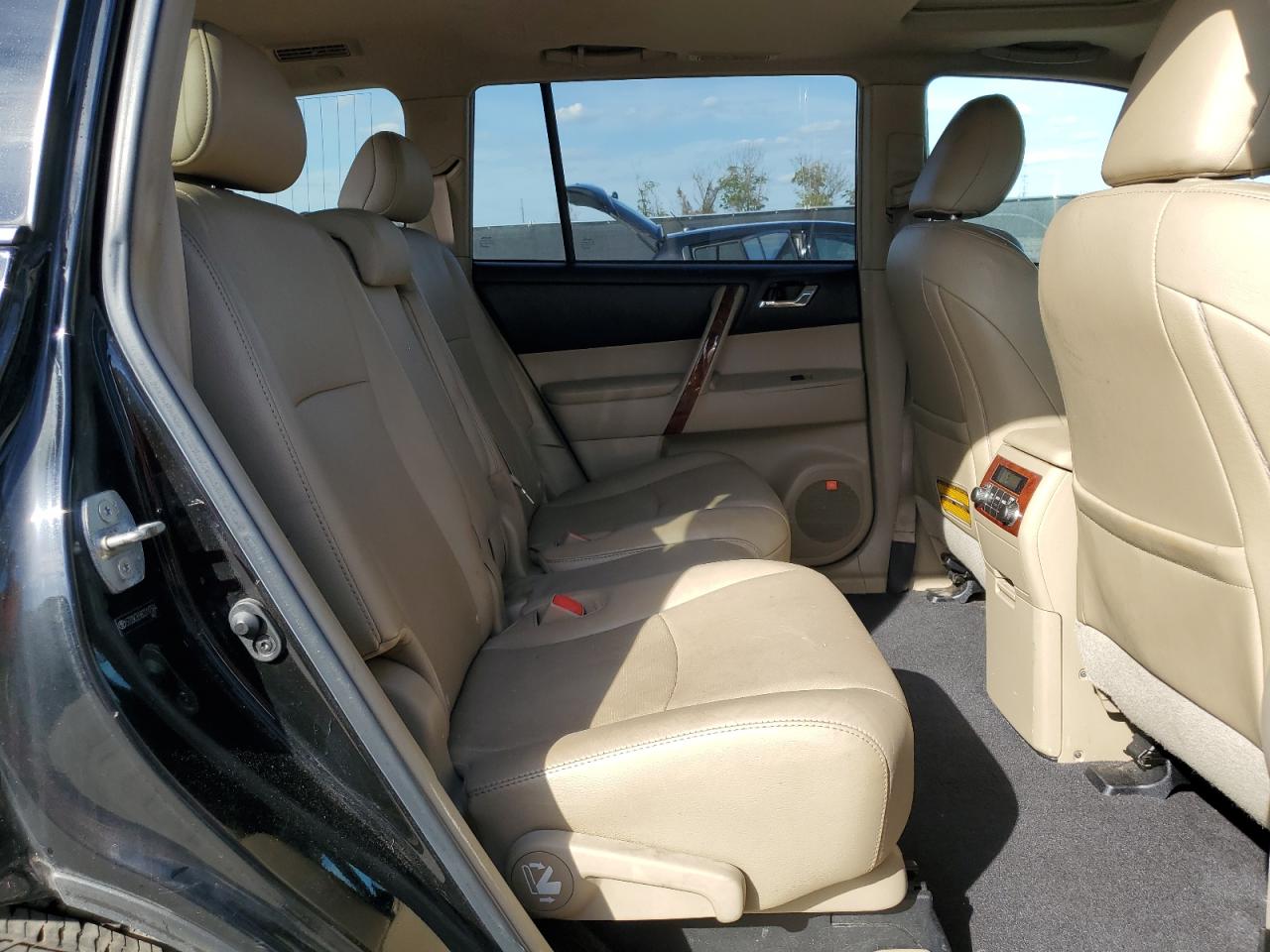 2012 Toyota Highlander - Image 11