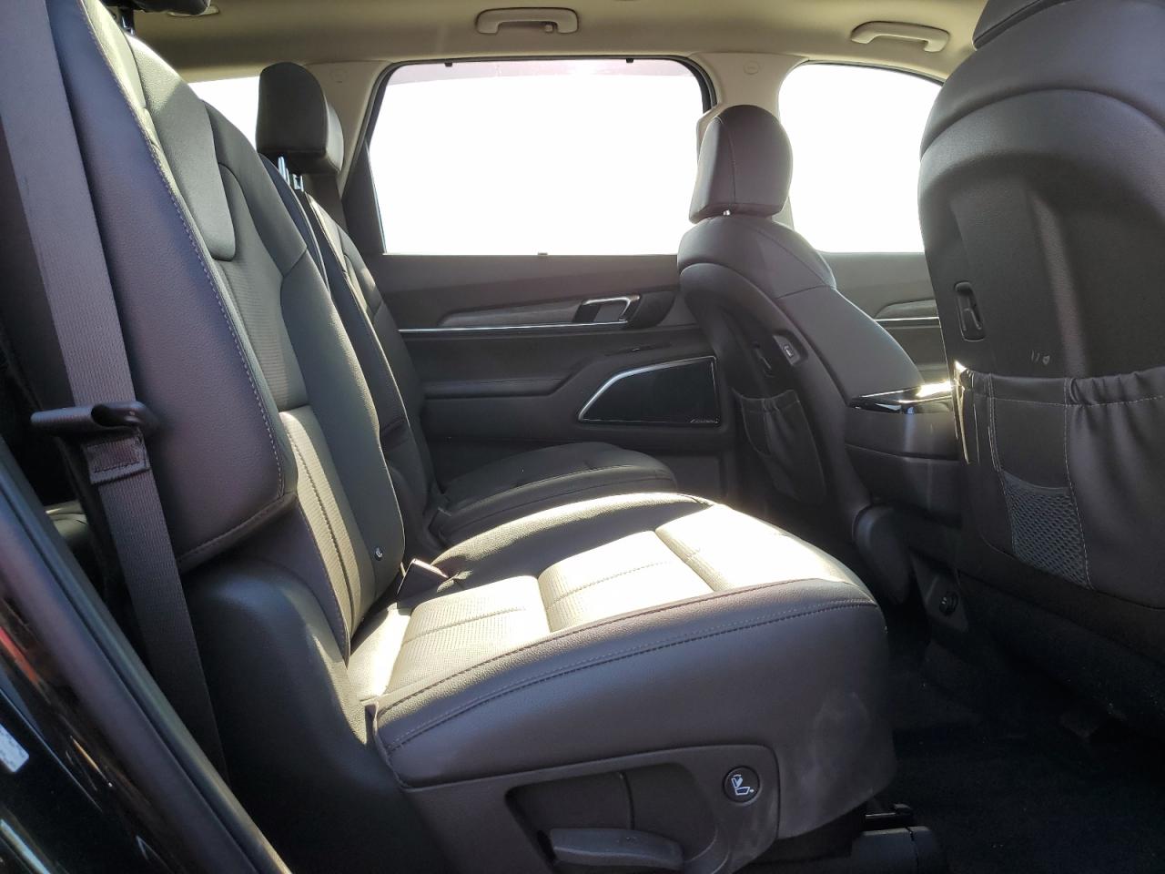2022 Kia Telluride - Image 11