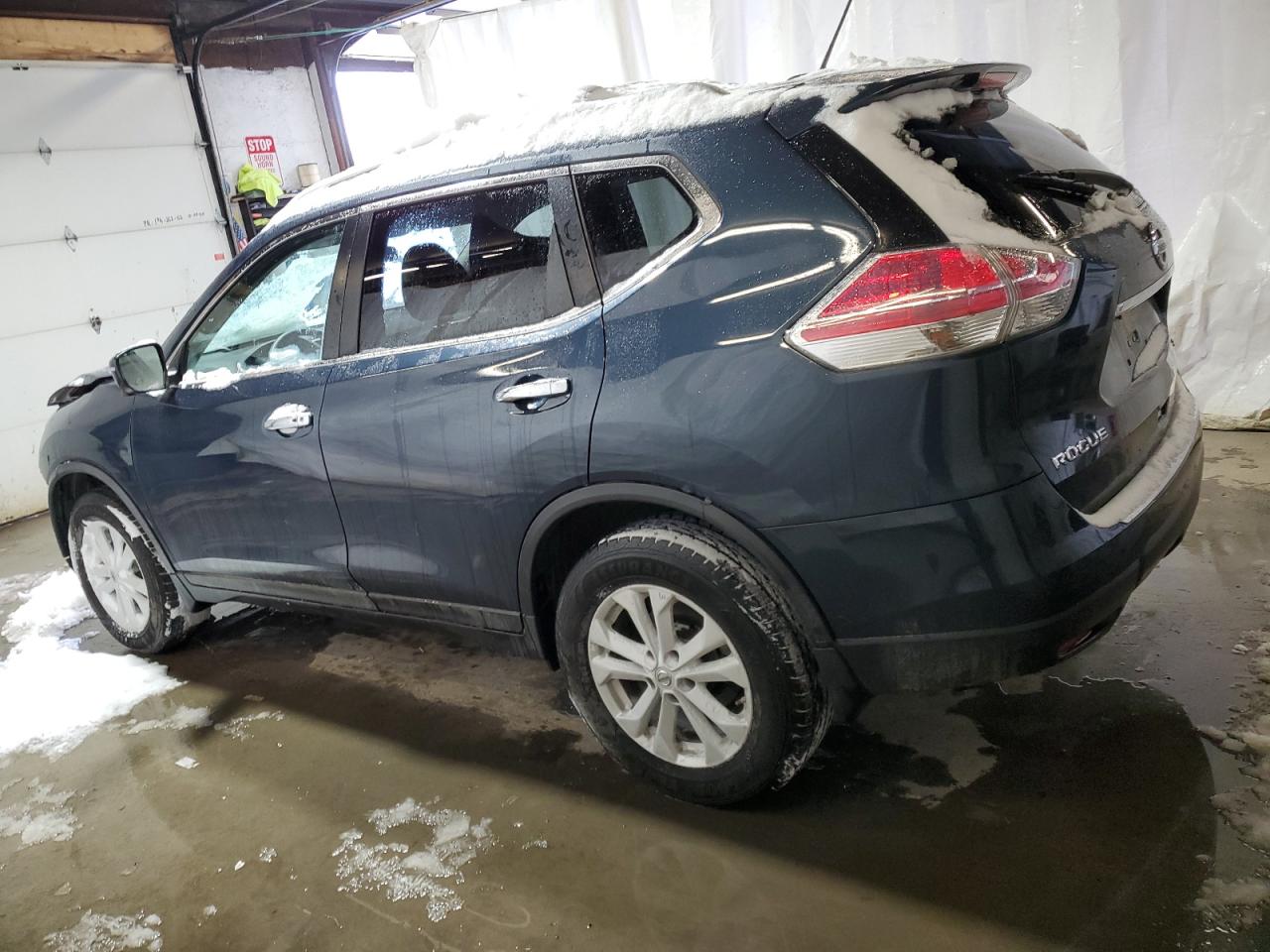 2016 Nissan Rogue - Image 2