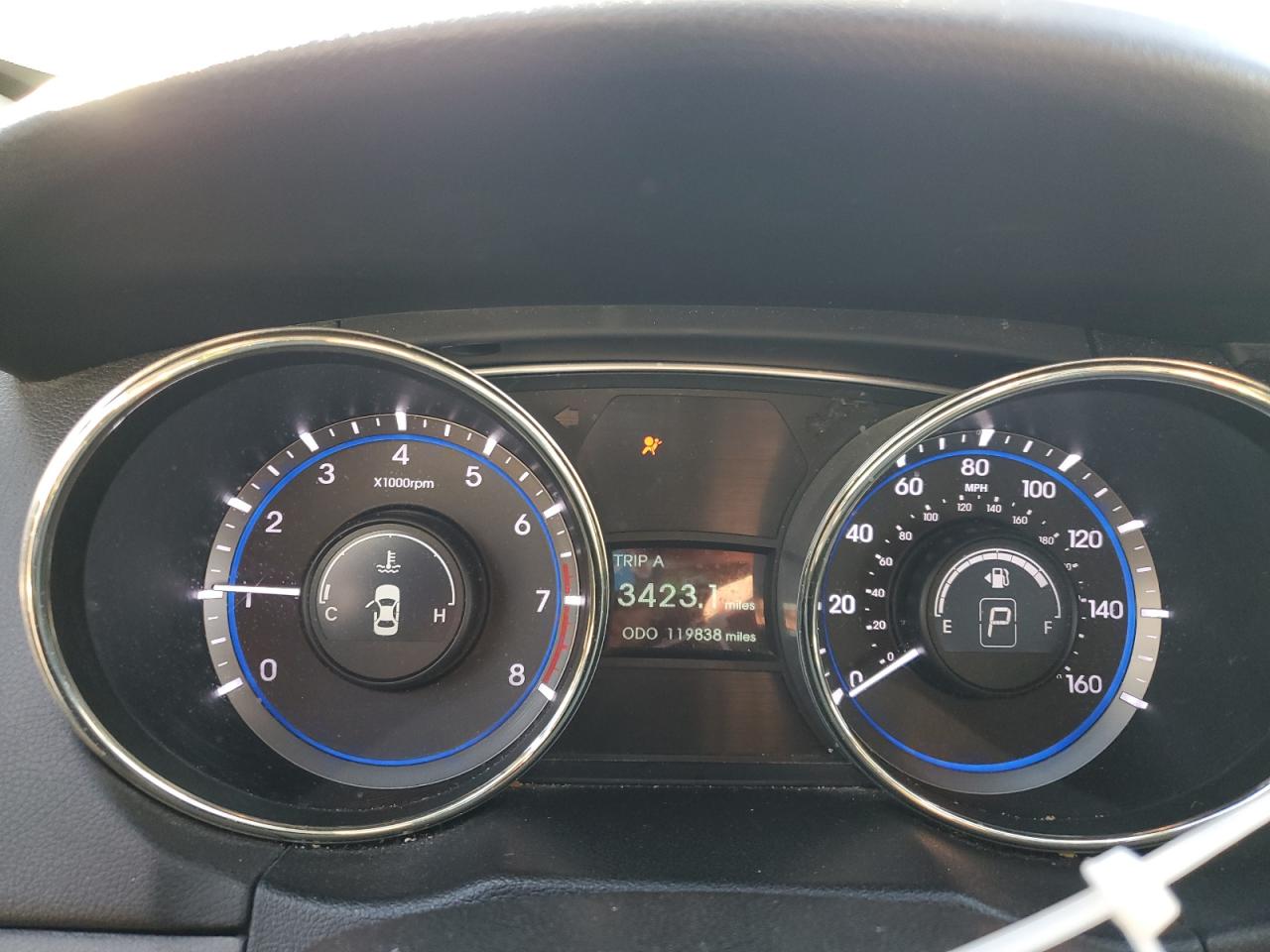 2011 Hyundai Sonata - Image 9